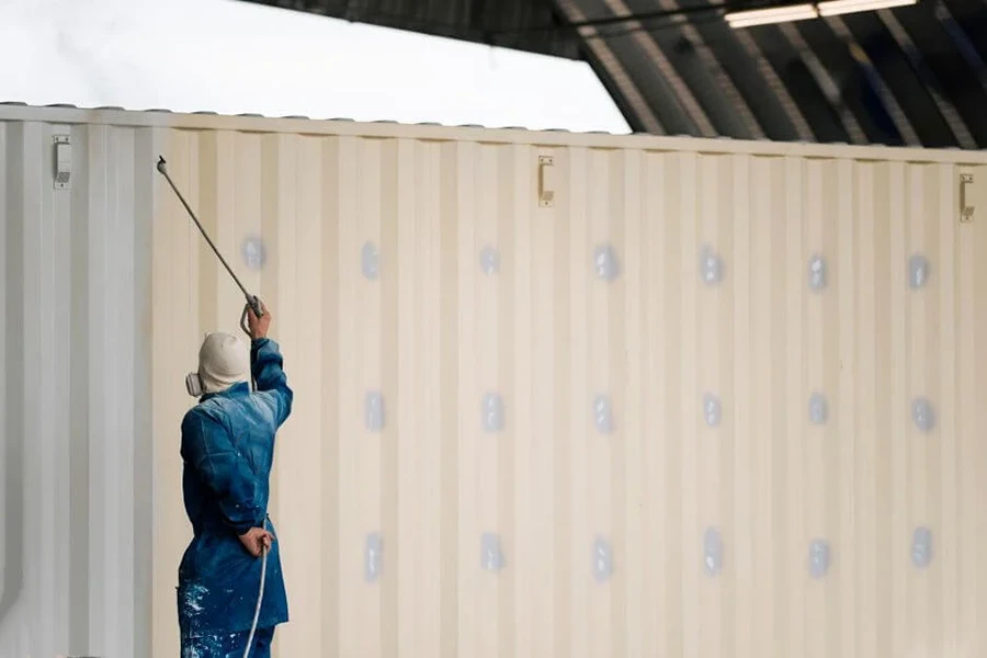 Hvordan maler man en forsendelses- og opbevaringscontainer?